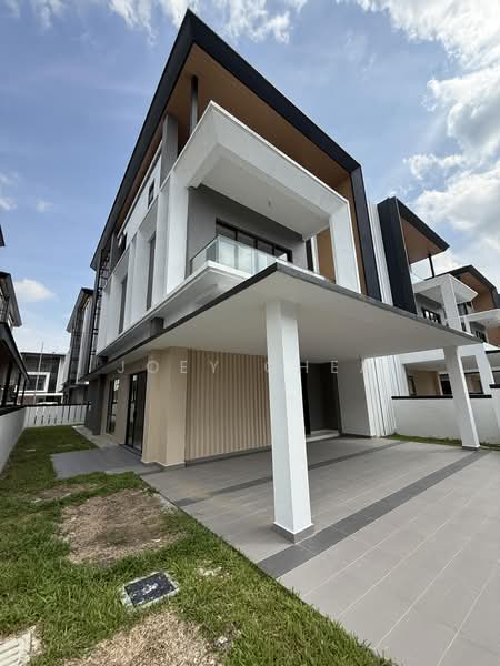 Semi-Detached House for Sale in Petaling (Selangor) - Joey Chea - Exterior - PropertyGuru.com.my