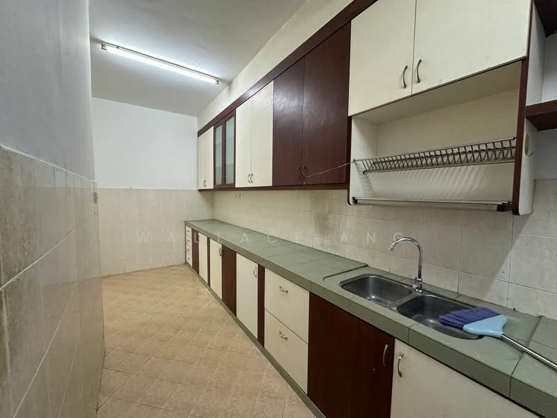 Rumah Teres 2 Tingkat untuk Dijual di Taman Mutiara Rini (Skudai) - Wallace Ang - Kitchen - PropertyGuru.com.my