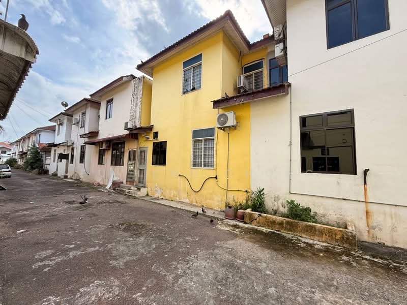 2-storey Terraced House for Sale in Bandar Seri Alam (Masai) - Fu Heng Chong - Exterior - PropertyGuru.com.my