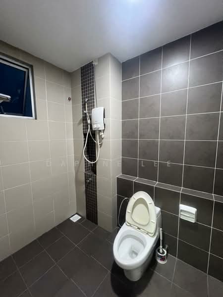 Apartment for Sale at D'Rich Executive Suites - Daphne Lee - Bathroom - PropertyGuru.com.my