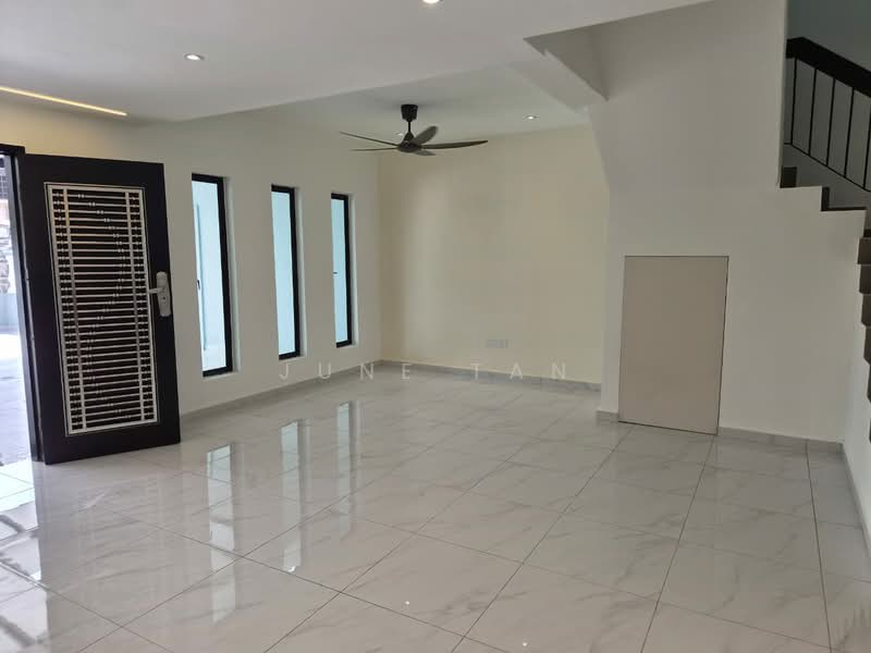 2-storey Terraced House for Rent in Taman Johor Jaya (Johor Bahru) - June Tan - Living Room - PropertyGuru.com.my