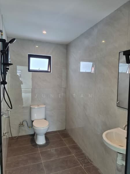 2-storey Terraced House for Rent in Taman Johor Jaya (Johor Bahru) - June Tan - Bathroom - PropertyGuru.com.my