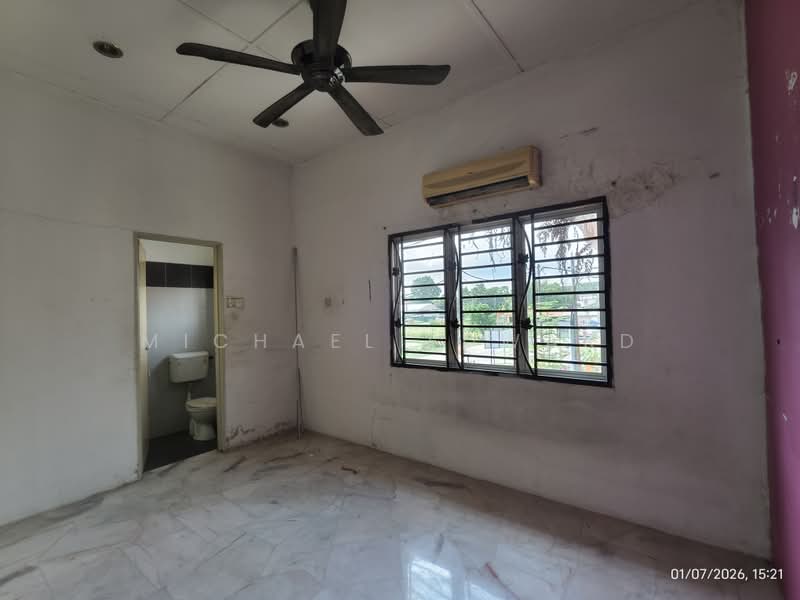 Rumah Teres 2 Tingkat untuk Dijual di Taman Klang Indah (Klang) - Michael Edward - Bathroom - PropertyGuru.com.my