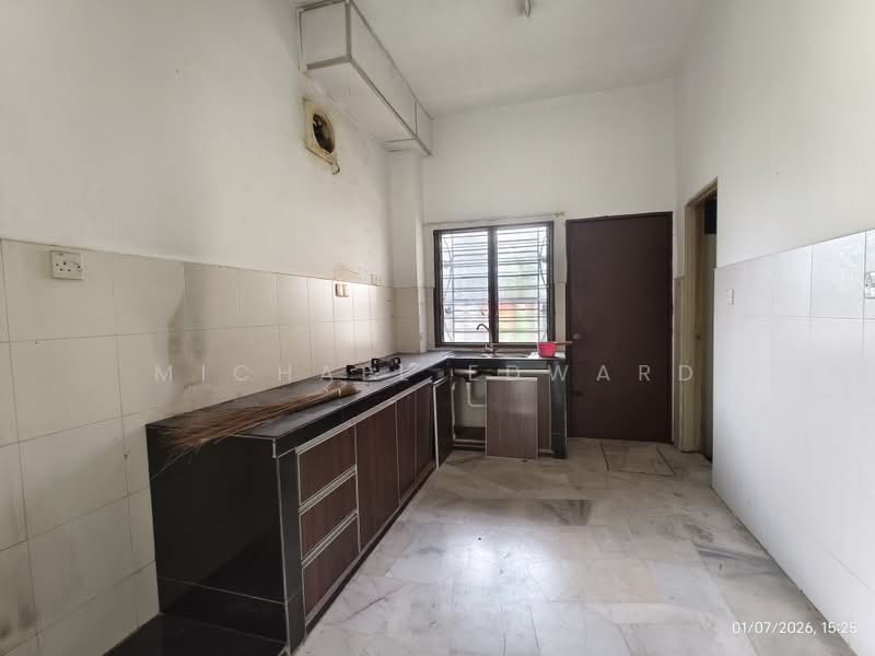 Rumah Teres 2 Tingkat untuk Dijual di Taman Klang Indah (Klang) - Michael Edward - Kitchen - PropertyGuru.com.my