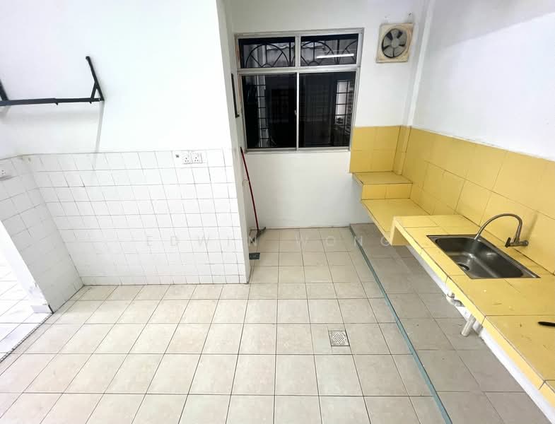 Apartment for Sale at Pangsapuri Merak - Edwin Wong - Kitchen - PropertyGuru.com.my