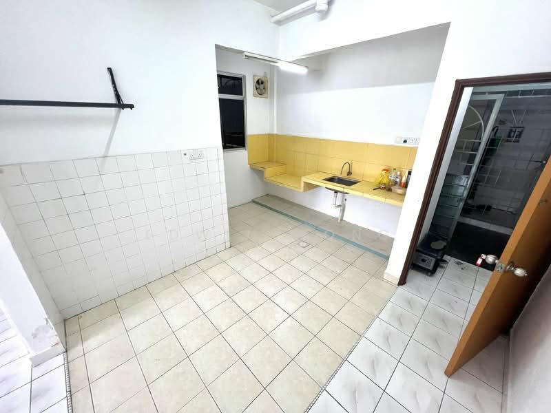 Apartment for Sale at Pangsapuri Merak - Edwin Wong - Kitchen - PropertyGuru.com.my