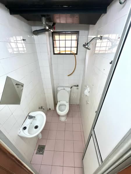 Apartment for Sale at Pangsapuri Merak - Edwin Wong - Bathroom - PropertyGuru.com.my