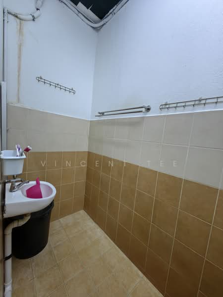 1-storey Terraced House for Sale in Puchong (Selangor) - Vincent Tee - Bathroom - PropertyGuru.com.my