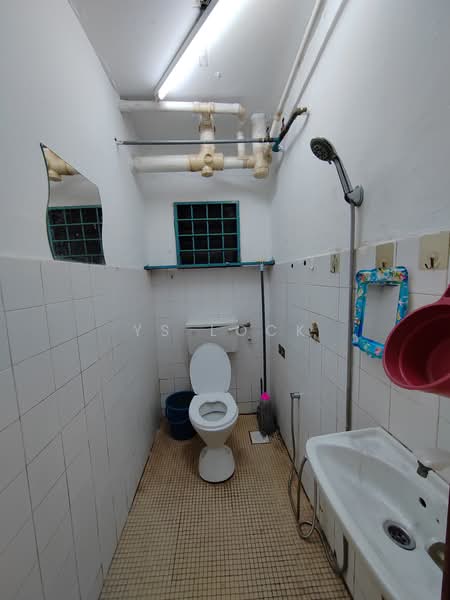 Flat for Sale at Desa Sri Puteri - YS Lock - Bathroom - PropertyGuru.com.my
