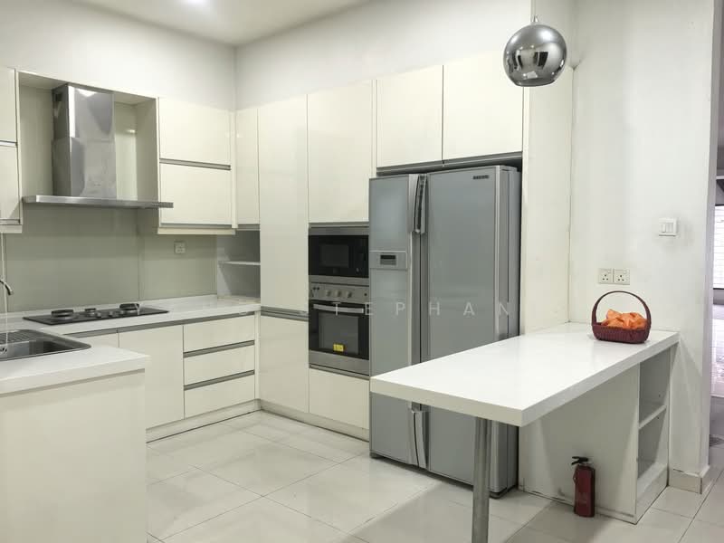 Bungalow for Sale in Villa Damansara (Petaling Jaya) - Yang Stephanie - Well maintained dry kitchen - PropertyGuru.com.my