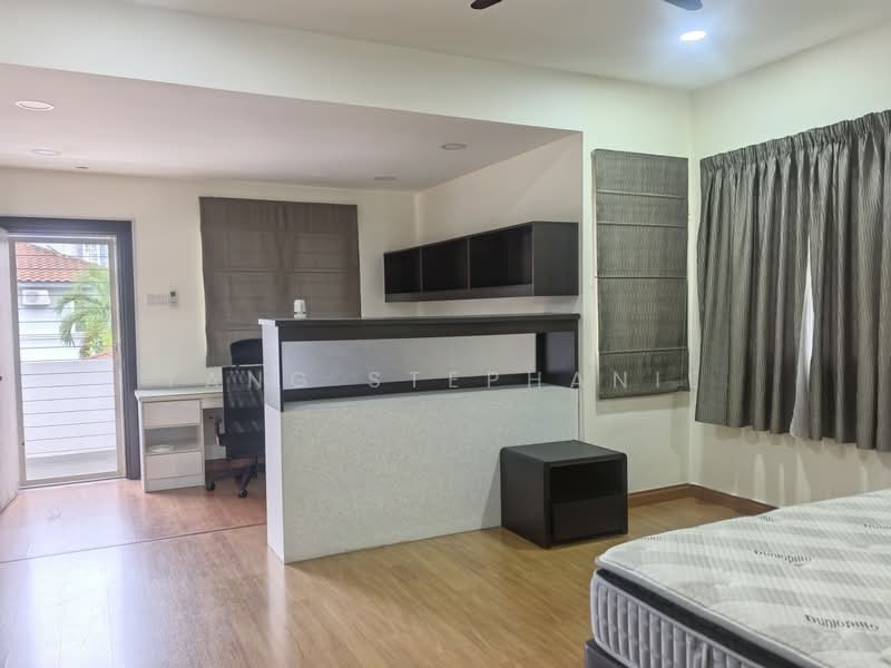 Bungalow for Sale in Villa Damansara (Petaling Jaya) - Yang Stephanie - Spacious master bedroom with study - PropertyGuru.com.my