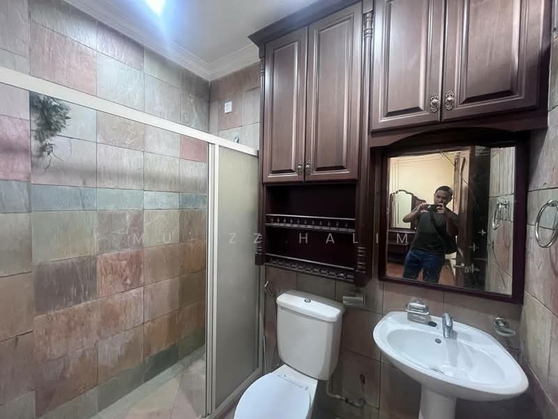 2-storey Terraced House for Sale in Pantai Dalam (Pantai) - Mu'izz Halim - Bathroom - PropertyGuru.com.my