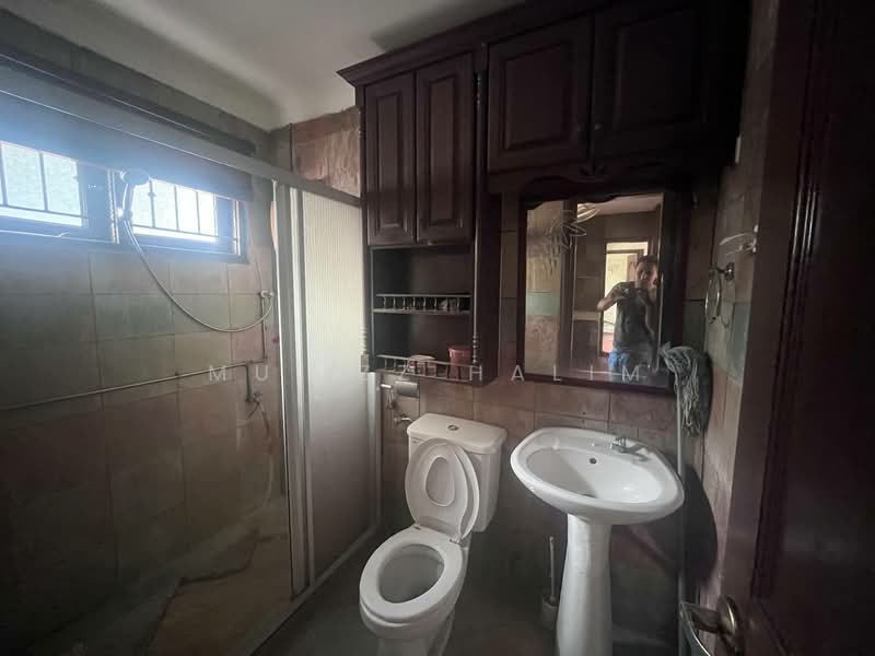 2-storey Terraced House for Sale in Pantai Dalam (Pantai) - Mu'izz Halim - Bathroom - PropertyGuru.com.my