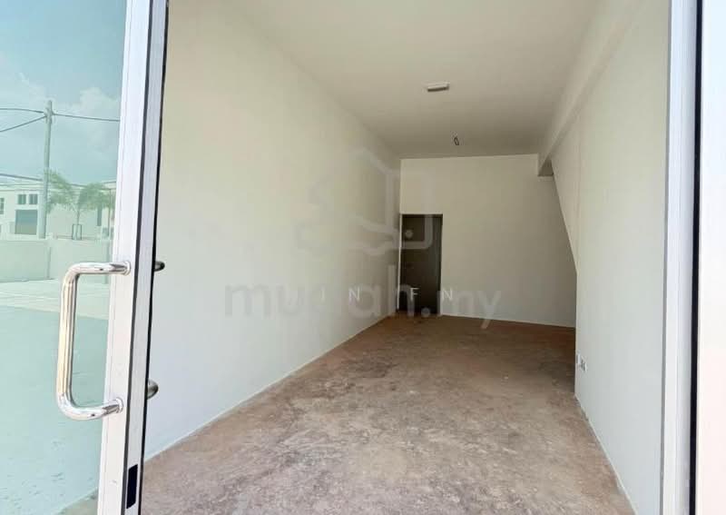 Kilang untuk Dijual di Taman Valdor (Sungai Bakap) - CHIN FN - Entrance - PropertyGuru.com.my