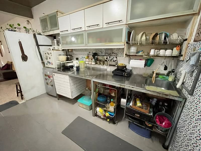 2-storey Terraced House for Sale in Wangsa Melawati (Wangsa Maju) - Azli Ibrahim - Kitchen - PropertyGuru.com.my
