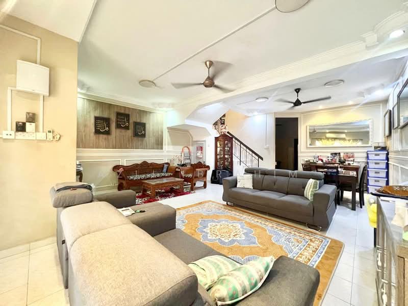 Rumah Teres 2 Tingkat untuk Dijual di Taman Pelangi Semenyih (Semenyih) - Azli Ibrahim - Living Room - PropertyGuru.com.my