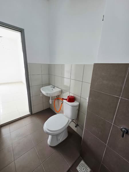 Pangsapuri untuk Dijual di Duta Perintis - Reiyn . - Bathroom - PropertyGuru.com.my