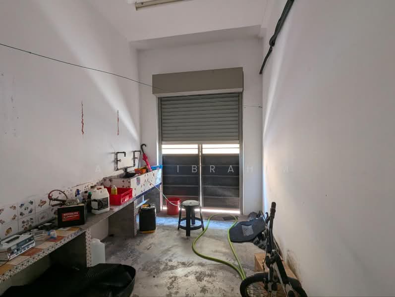 Kedai untuk Dijual di Bukit Jelutong (Shah Alam) - Azli Ibrahim - Interior - PropertyGuru.com.my