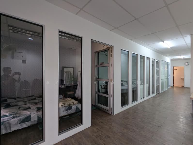 Kedai untuk Dijual di Bukit Jelutong (Shah Alam) - Azli Ibrahim - Corridor - PropertyGuru.com.my