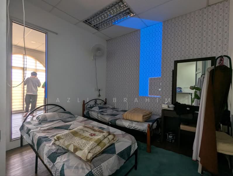 Kedai untuk Dijual di Bukit Jelutong (Shah Alam) - Azli Ibrahim - Bedroom - PropertyGuru.com.my