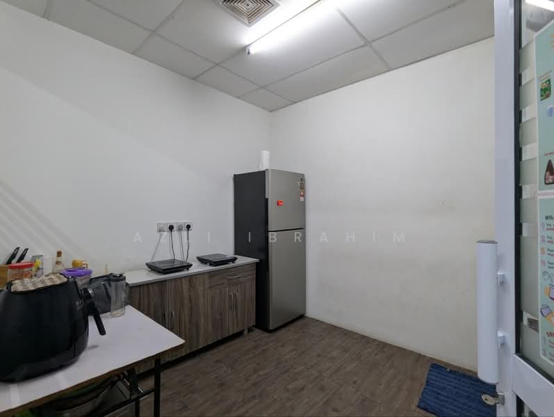 Kedai untuk Dijual di Bukit Jelutong (Shah Alam) - Azli Ibrahim - Kitchen - PropertyGuru.com.my