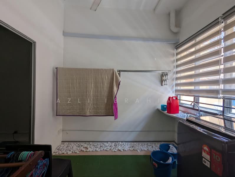 Kedai untuk Dijual di Bukit Jelutong (Shah Alam) - Azli Ibrahim - Balcony - PropertyGuru.com.my