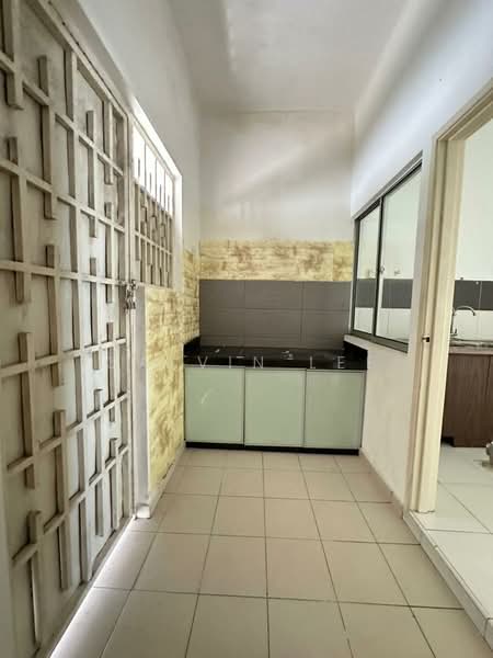 Rumah Teres 2 Tingkat untuk Dijual di Setia Tropika (Johor Bahru) - Calvin Lee - Kitchen - PropertyGuru.com.my