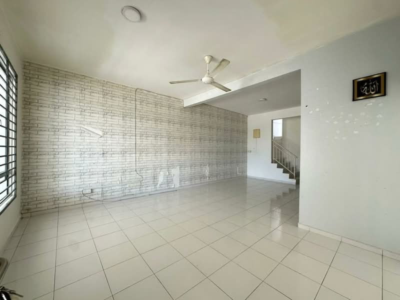 Rumah Teres 2 Tingkat untuk Dijual di Setia Tropika (Johor Bahru) - Calvin Lee - Living Room - PropertyGuru.com.my