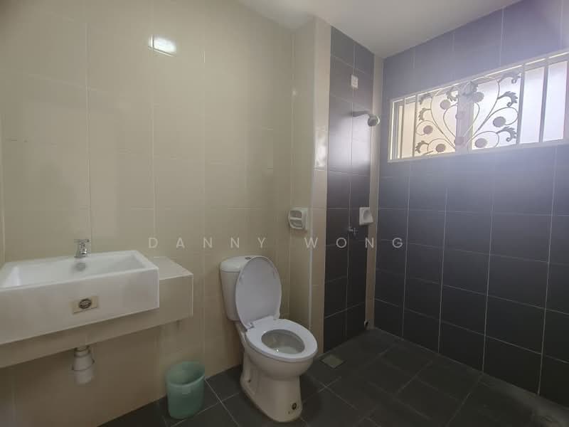 Rumah Teres 2 Tingkat untuk Disewa di Rawang (Selangor) - Danny Wong - Bathroom - PropertyGuru.com.my