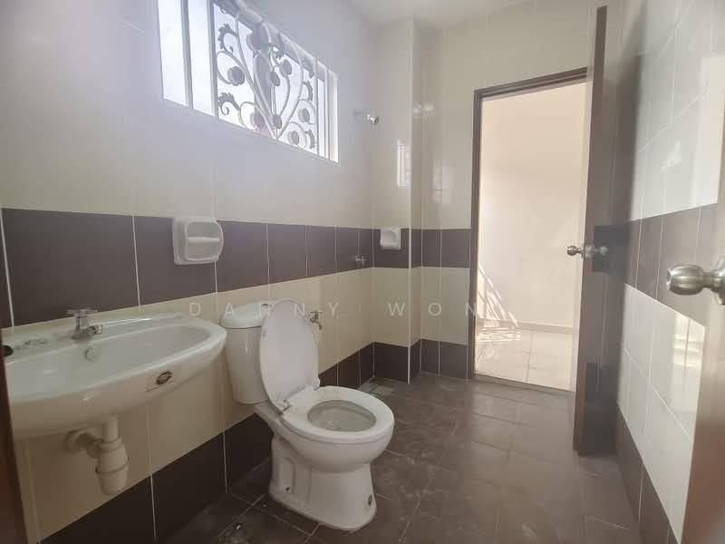 Rumah Teres 2 Tingkat untuk Disewa di Rawang (Selangor) - Danny Wong - Bathroom - PropertyGuru.com.my