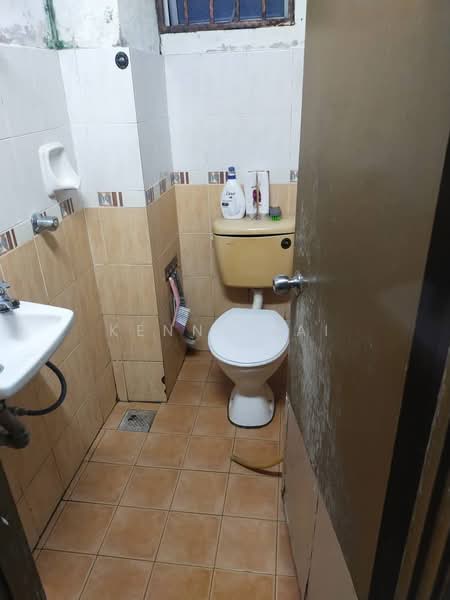 Pangsapuri untuk Dijual di Pandan Utama Apartment - Kenny Lai - Bathroom - PropertyGuru.com.my