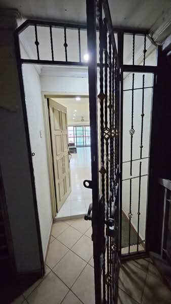 Pangsapuri untuk Disewa di Danga View Apartment - Kevin Chua - Entrance - PropertyGuru.com.my
