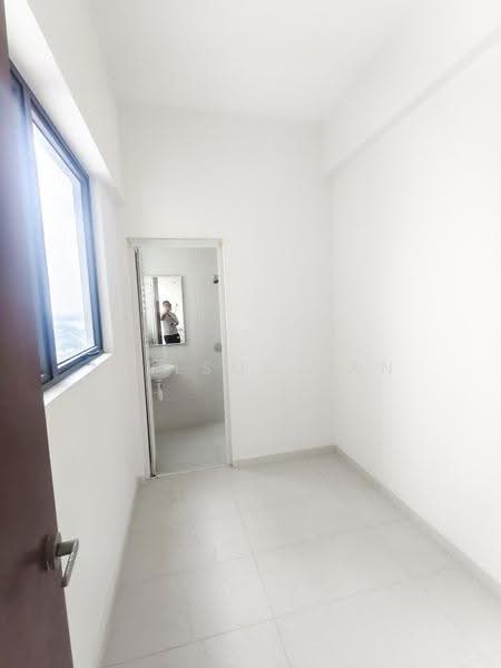 Kondominium untuk Dijual di Lovell @ Country Garden Danga Bay - Neilson Tan - Bathroom - PropertyGuru.com.my