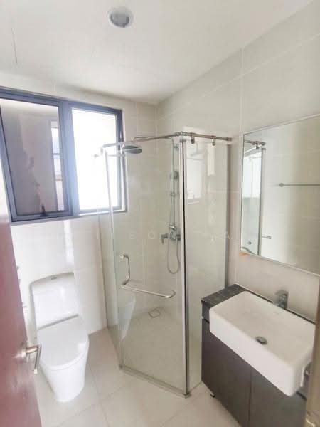 Kondominium untuk Dijual di Lovell @ Country Garden Danga Bay - Neilson Tan - Bathroom - PropertyGuru.com.my