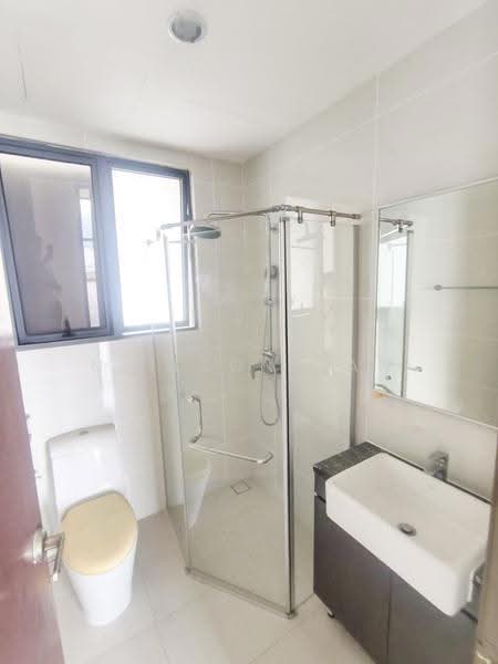 Kondominium untuk Dijual di Lovell @ Country Garden Danga Bay - Neilson Tan - Bathroom - PropertyGuru.com.my