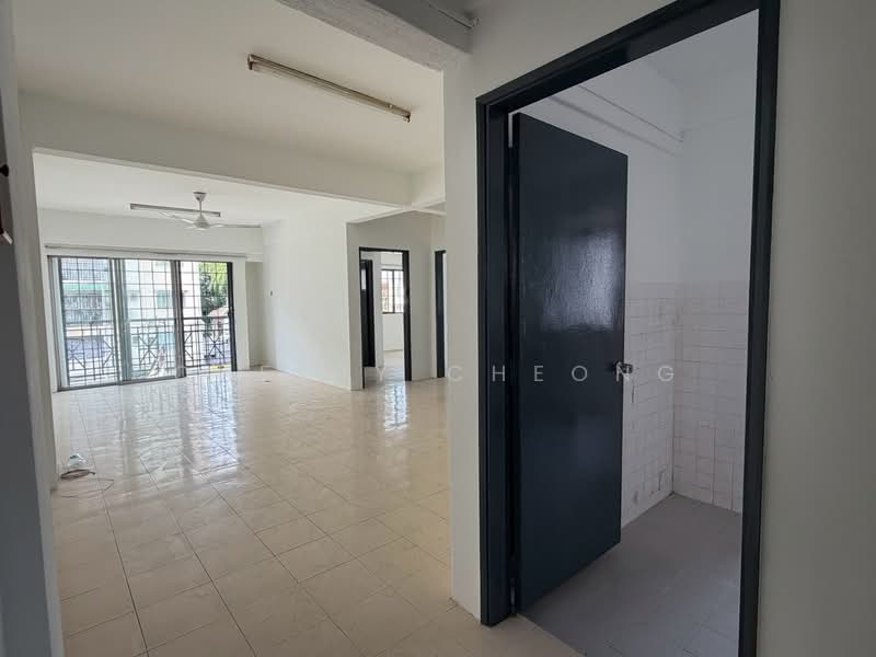 Pangsapuri untuk Dijual di Cheras Perdana Apartment Block A, B, C - Cheery Cheong - Living Room - PropertyGuru.com.my