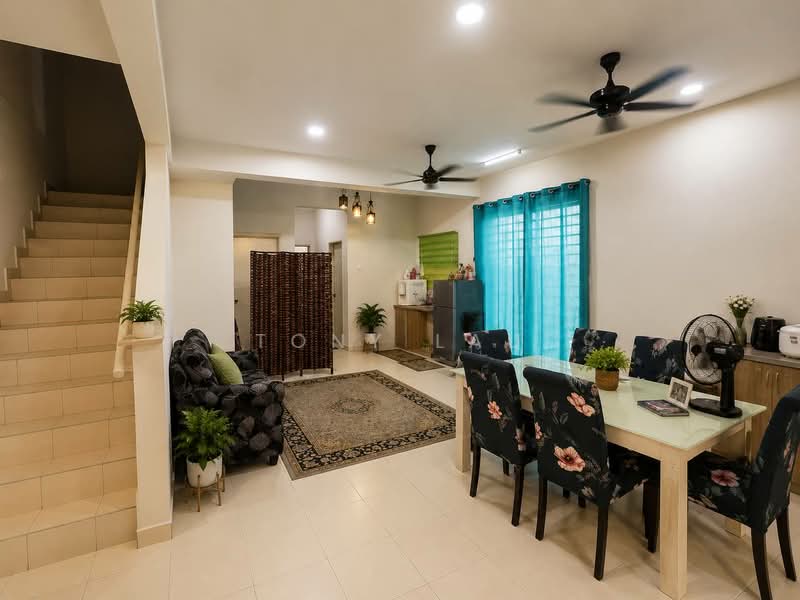 Cluster House for Sale in Puncak Alam (Selangor) - Tony Lau - Living Room - PropertyGuru.com.my