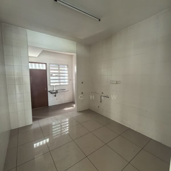 2.5-storey Terraced House for Sale in Bandar Bukit Tinggi 2 (Klang) - TY Chew - Kitchen - PropertyGuru.com.my