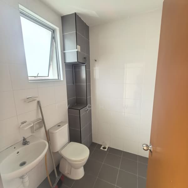 2.5-storey Terraced House for Sale in Bandar Bukit Tinggi 2 (Klang) - TY Chew - Bathroom - PropertyGuru.com.my
