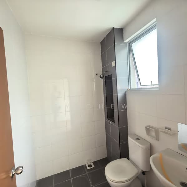2.5-storey Terraced House for Sale in Bandar Bukit Tinggi 2 (Klang) - TY Chew - Bathroom - PropertyGuru.com.my