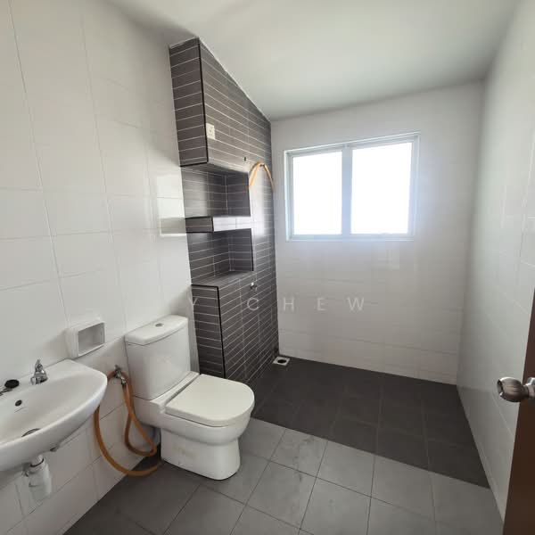2.5-storey Terraced House for Sale in Bandar Bukit Tinggi 2 (Klang) - TY Chew - Bathroom - PropertyGuru.com.my