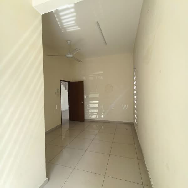 2.5-storey Terraced House for Sale in Bandar Bukit Tinggi 2 (Klang) - TY Chew - Bedroom - PropertyGuru.com.my
