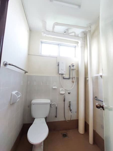 Pangsapuri untuk Disewa di Lake View Suites - Stella Chia - Bathroom - PropertyGuru.com.my
