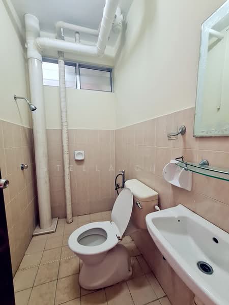 Pangsapuri untuk Disewa di Lake View Suites - Stella Chia - Bathroom - PropertyGuru.com.my