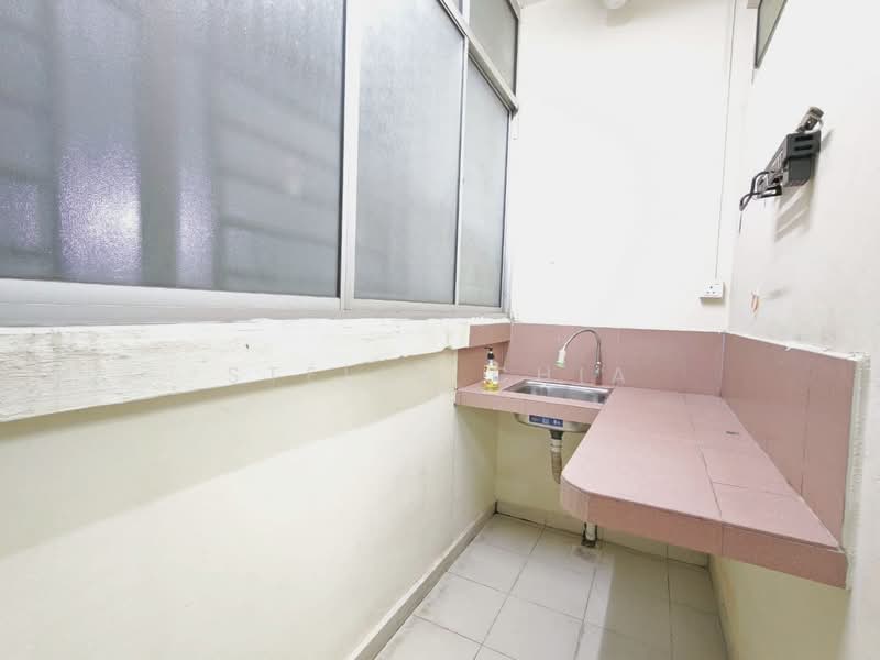 Pangsapuri untuk Disewa di Lake View Suites - Stella Chia - Kitchen - PropertyGuru.com.my