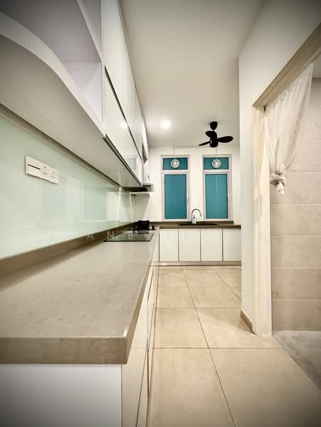 Kondominium untuk Dijual di 10 Island Resort - Jeanette Hee - Kitchen - PropertyGuru.com.my
