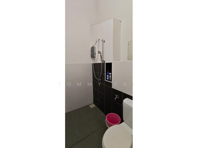 Rumah Teres 2 Tingkat untuk Dijual di Taman Setia Indah (Tebrau) - Tommy Tai - Bathroom - PropertyGuru.com.my