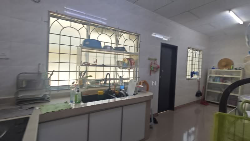 Rumah Teres 1 Tingkat untuk Dijual di Taman Cheng Ria (Bertam) - CHIN FN - Kitchen - PropertyGuru.com.my