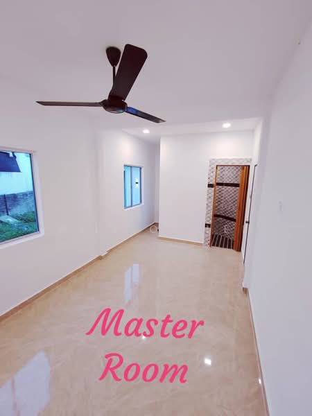 Rumah Teres 1 Tingkat untuk Dijual di Taman Lobak (Kulim) - Willson Lee - Master Bedroom - PropertyGuru.com.my