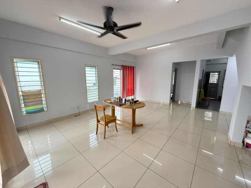 2-storey Terraced House for Sale in Subang Bestari (Shah Alam) - Tom Yip - Living Room - PropertyGuru.com.my